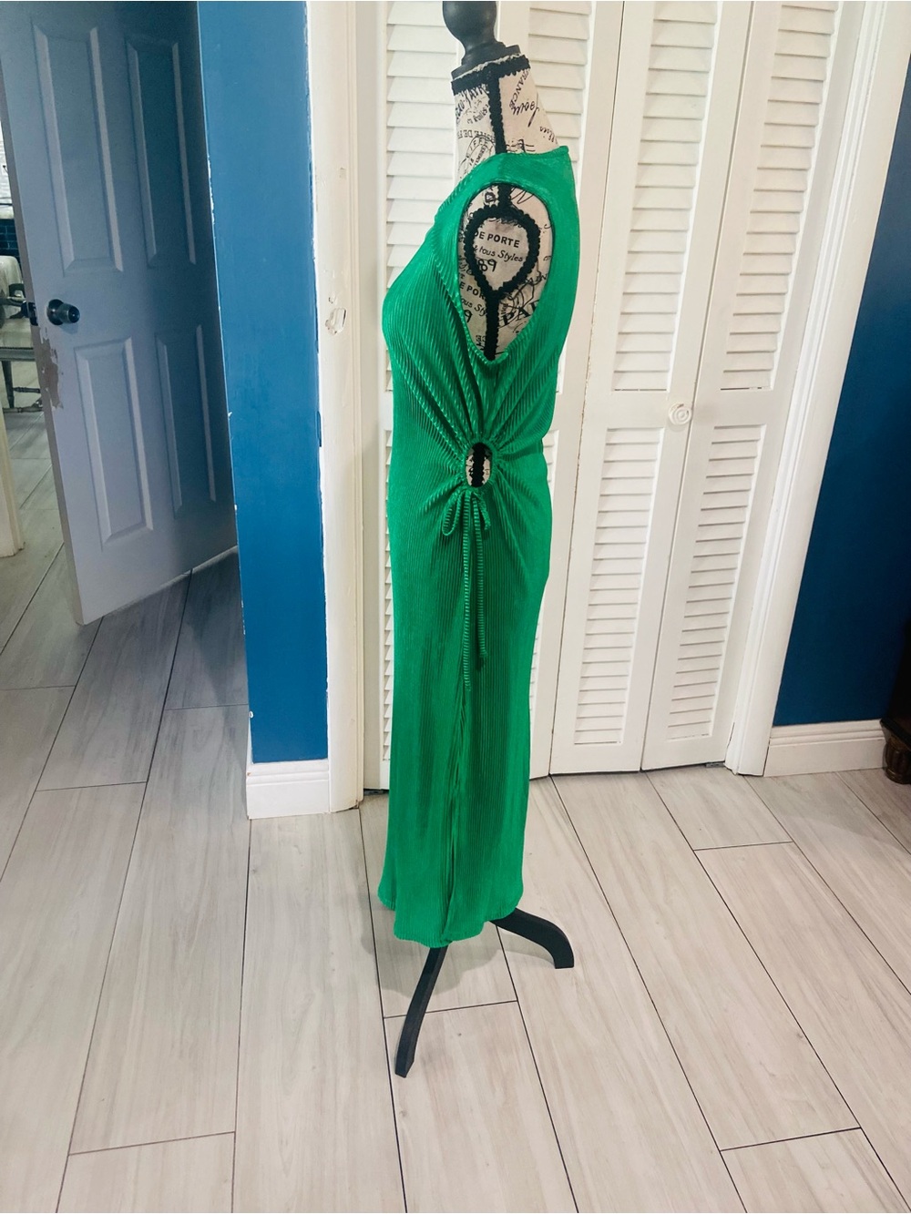 Mimi Chica Emerald Green Sleeveless Ring-Detail Maxi Dress